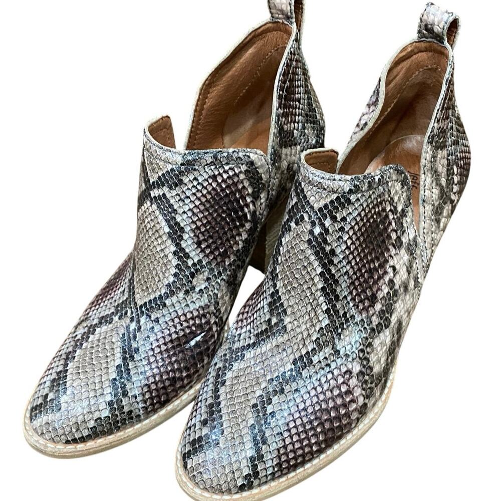 Jeffrey Campbell Snakeskin Ankle Boots Size 8.5 Stacked Heel Style : ROSALEE